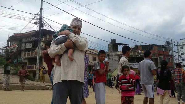 Chinese rescue team on way to Nepal as toll exceeds 1,000