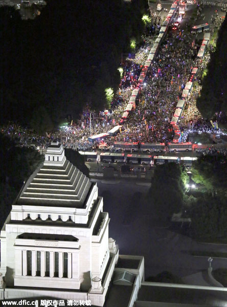 Thousands protest against Japanese gov't-backed security bills