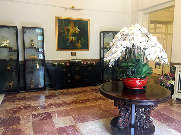 Thousands of flowers flown from Colombia to Beijing for showcase