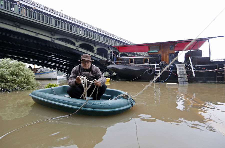 Floods devastate French cities, prompt state of emergency