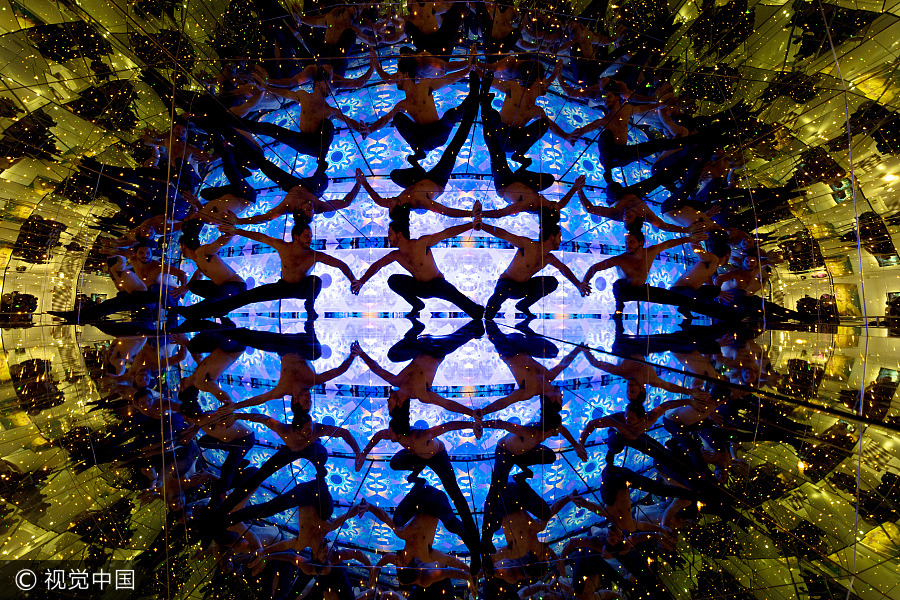 Circus members perform at Edinburgh Festival