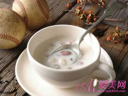 早晨喝酸奶并不營養(yǎng)