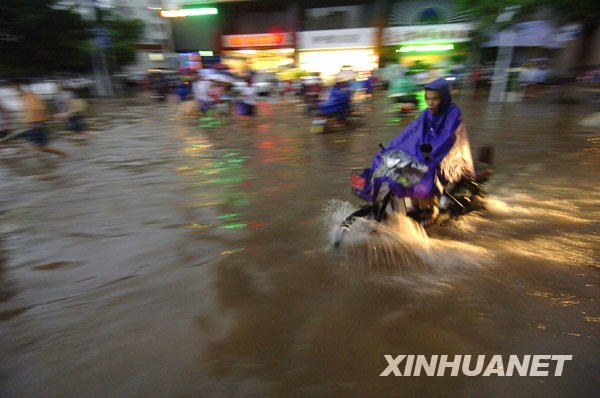“天鵝”余威肆虐 ?？诔蓾蓢鳾組圖]