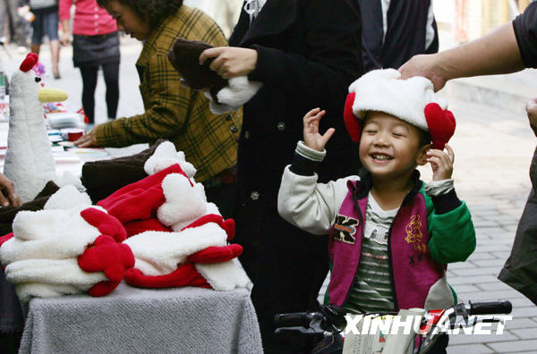 北京南鑼鼓巷敲響胡同節(jié)鑼鼓